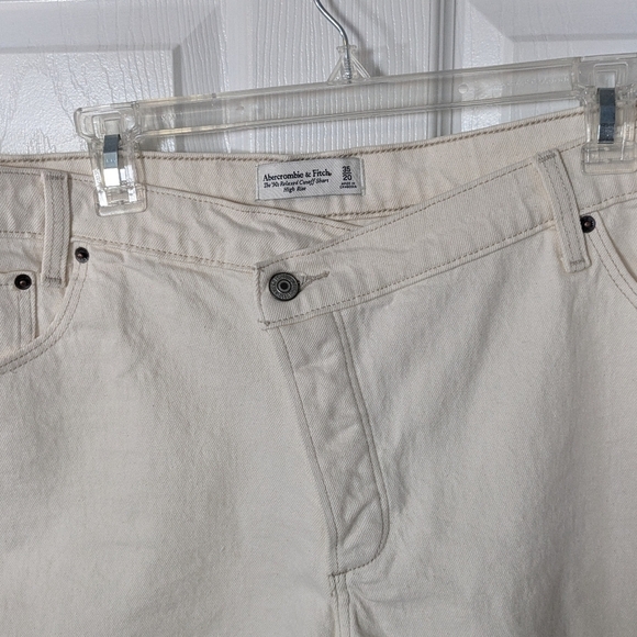 NWT Abercrombie & Fitch The 90s Relaxed‎ Cutoff Short in Cream Size 35 Waist - Picture 5 of 9
